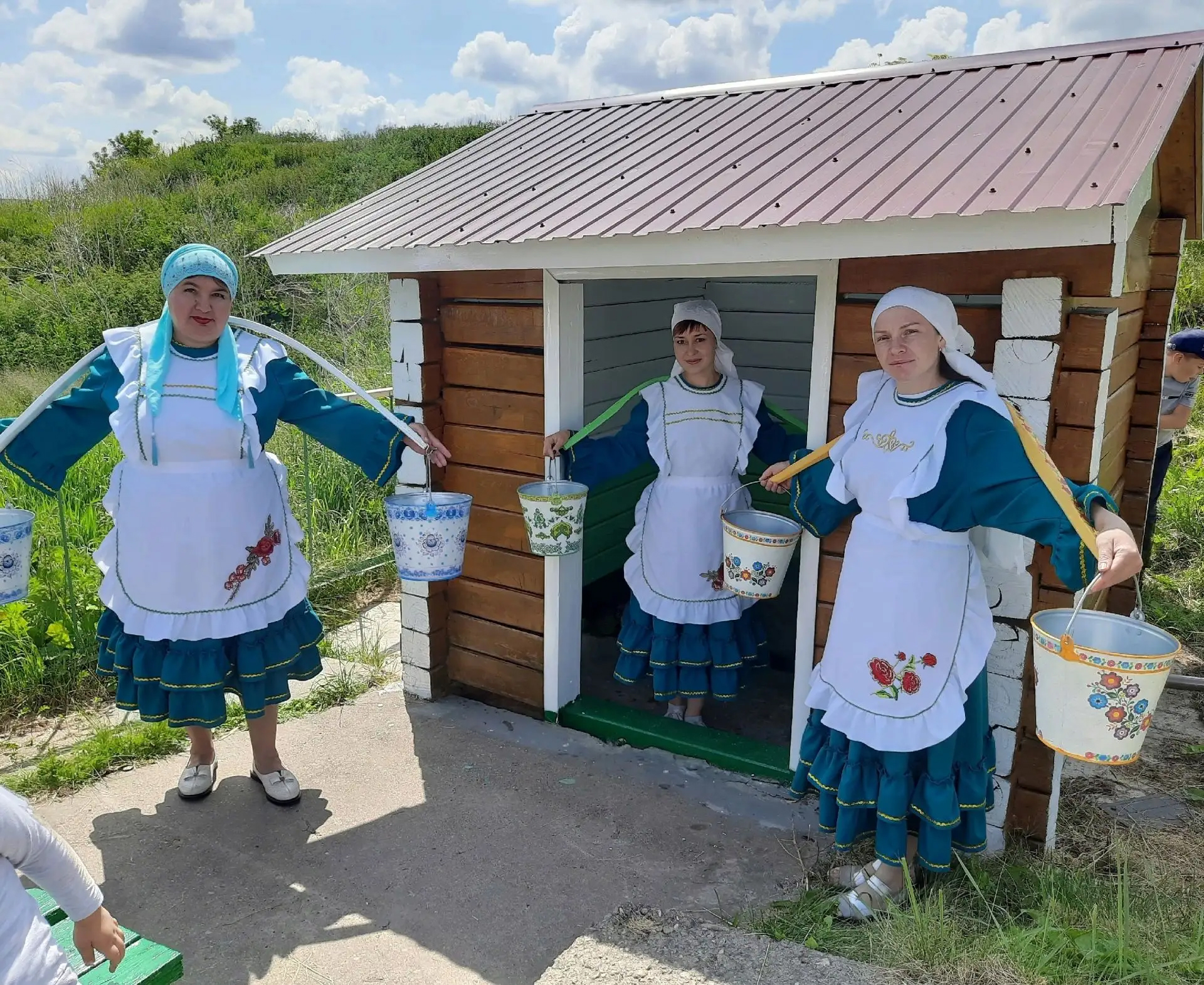 Фото: Чишмә янында